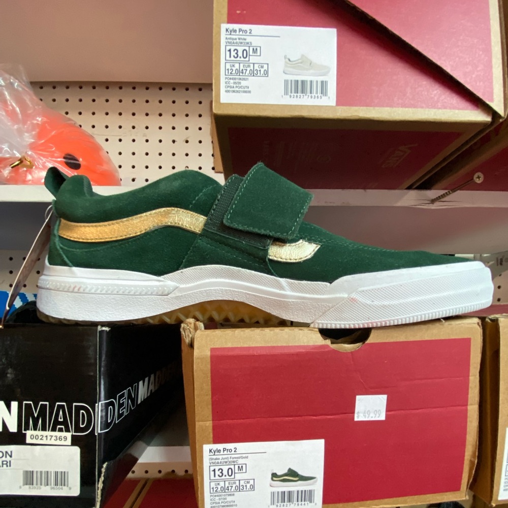 Brand new in box size 13 Kyle pro